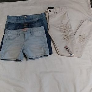 A bundle of 3 shorts/ 1 jean